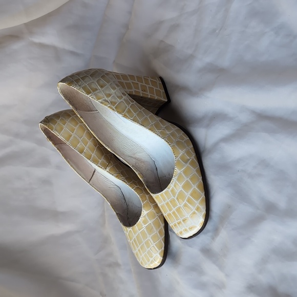 L'Intervalle chunky heel cream white snakeskin heel pumps - Picture 3 of 8